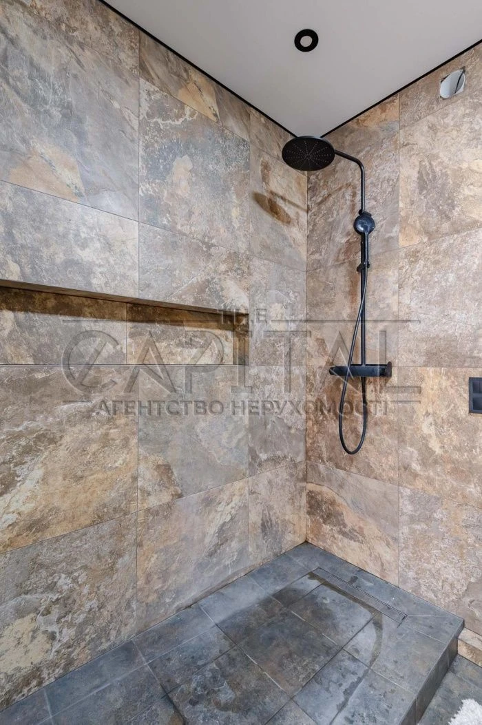 New view 1-bedroom apartment 42 sq m in Warsaw 2 residential complex, Vinohrad,