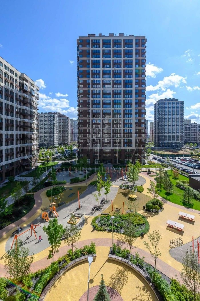 New view 1-bedroom apartment 42 sq m in Warsaw 2 residential complex, Vinohrad,