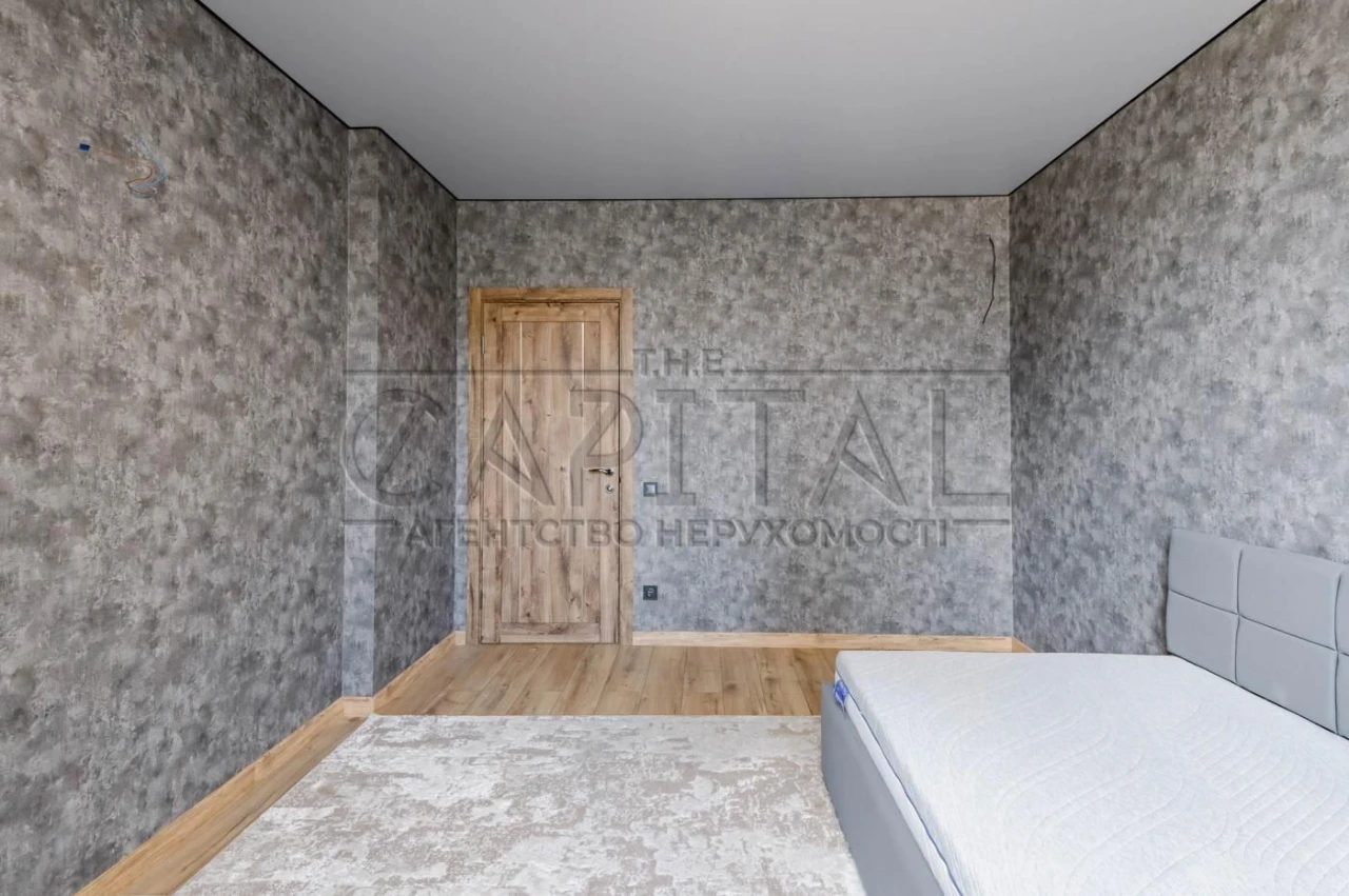 New view 1-bedroom apartment 42 sq m in Warsaw 2 residential complex, Vinohrad,