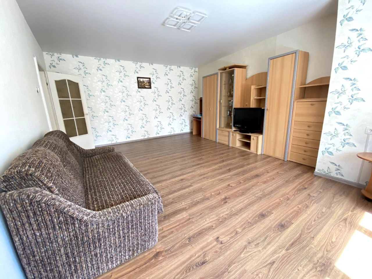 Rent a very warm apartment in a brick building with a courtyard!