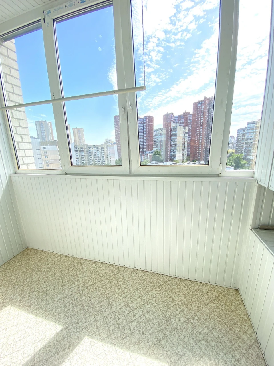 Rent a very warm apartment in a brick building with a courtyard!