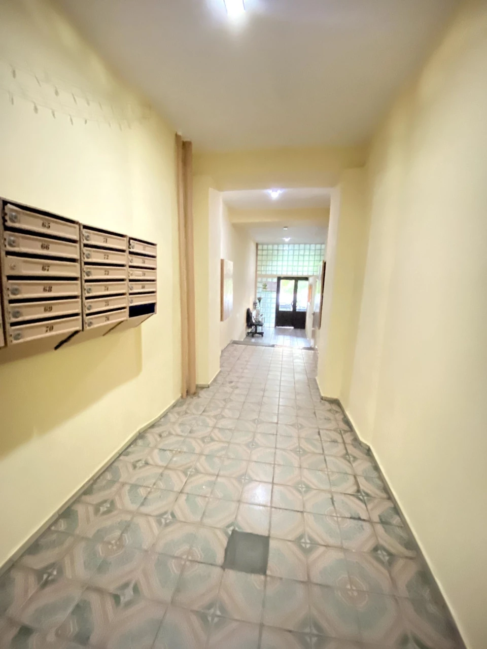 Rent a very warm apartment in a brick building with a courtyard!