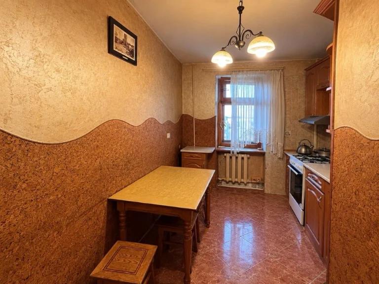Sale of a 2-room apartment near the Pogulanka park on George Washington Street