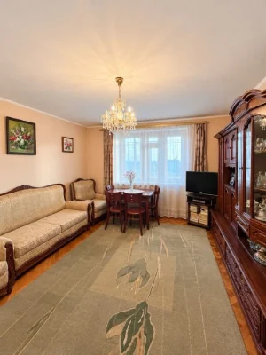 Sale of a 2-room apartment near the Pogulanka park on George Washington Street