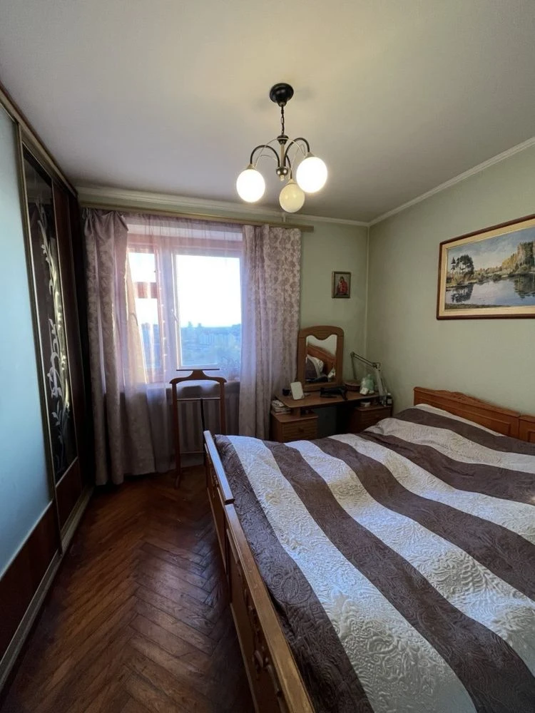 Sale of a 2-room apartment near the Pogulanka park on George Washington Street