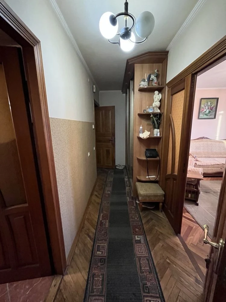 Sale of a 2-room apartment near the Pogulanka park on George Washington Street