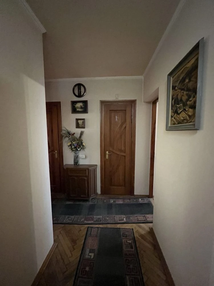 Sale of a 2-room apartment near the Pogulanka park on George Washington Street