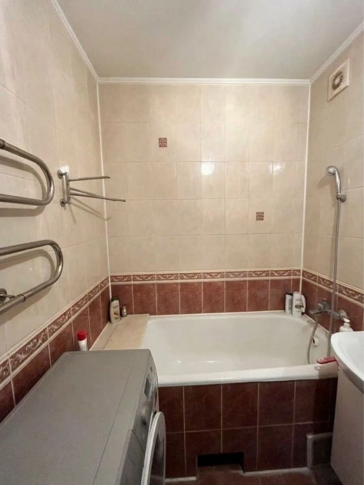 Sale of a 2-room apartment near the Pogulanka park on George Washington Street