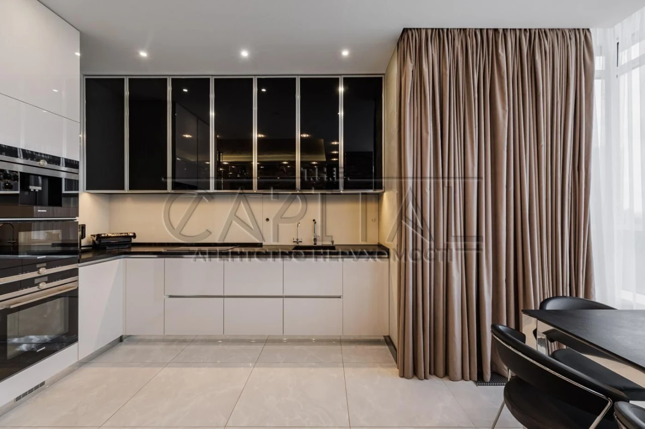 Luxury 3-bedroom designer apartment in a residence