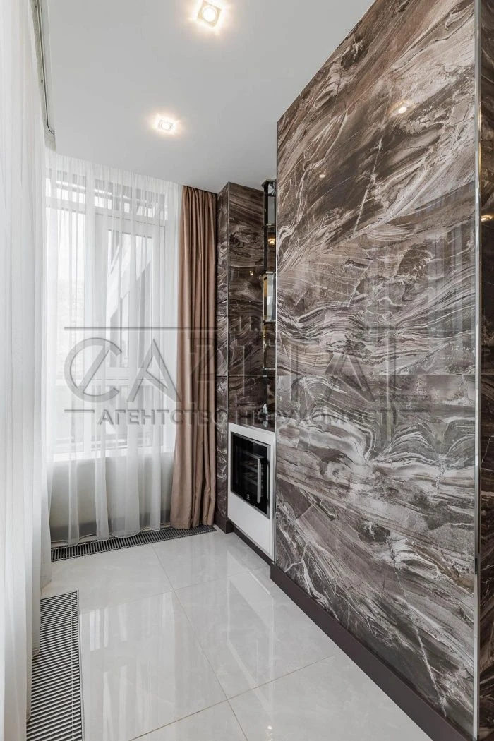 Luxury 3-bedroom designer apartment in a residence