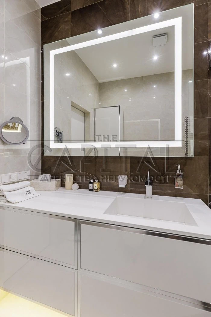 Luxury 3-bedroom designer apartment in a residence