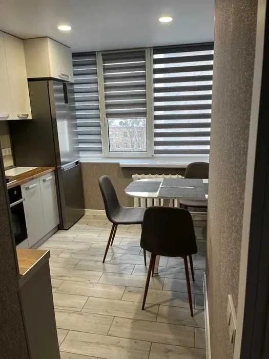 Продам 2 комнатную  квартиру   пр Слобожанский Калиновая Кол