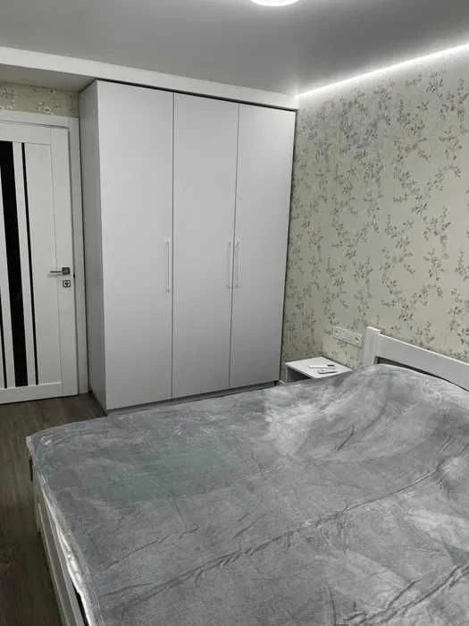 Продам 2 комнатную  квартиру   пр Слобожанский Калиновая Кол