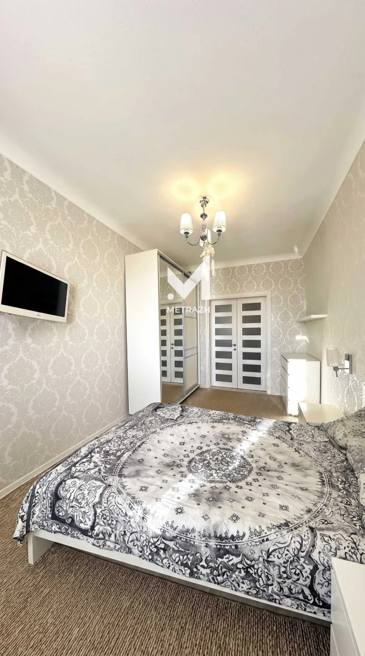 For sale, 2-bedroom apartment in the heart of the city, house with a spire.