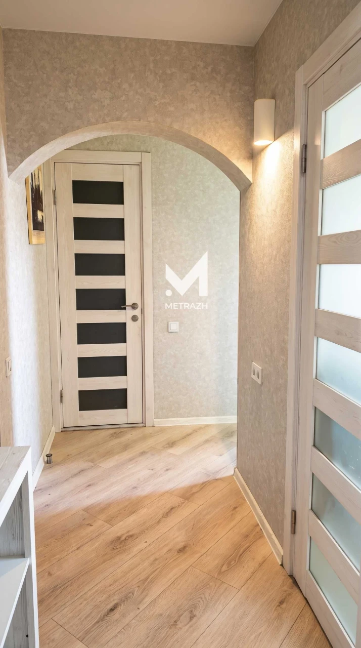 For sale, 2-bedroom apartment in the heart of the city, house with a spire.