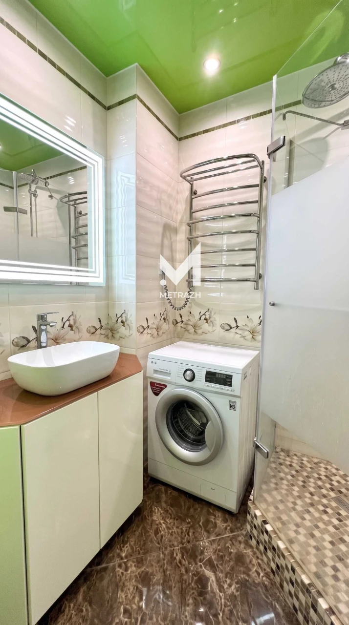 For sale, 2-bedroom apartment in the heart of the city, house with a spire.