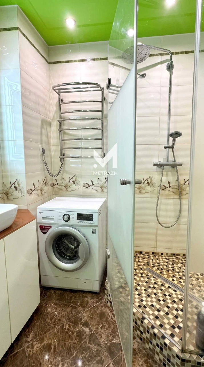 For sale, 2-bedroom apartment in the heart of the city, house with a spire.
