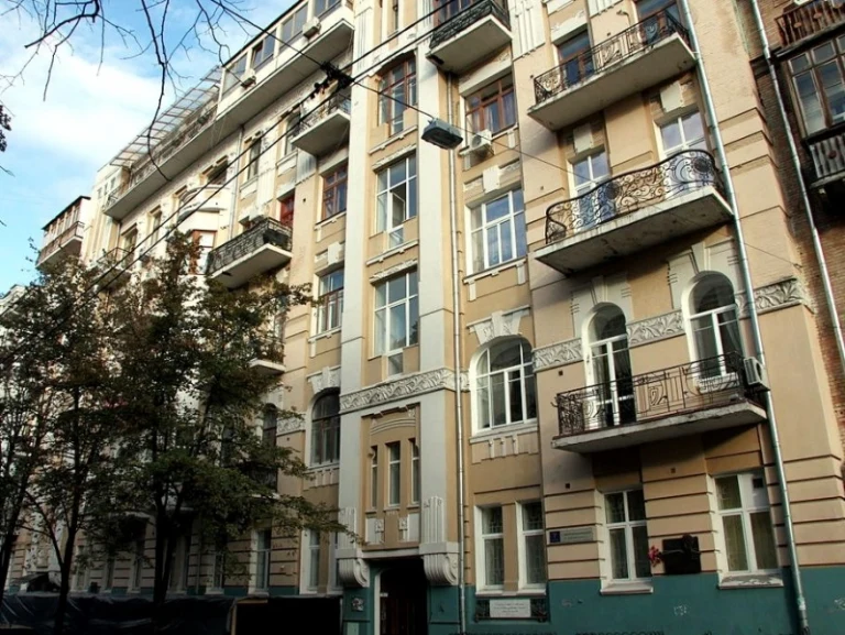 Продаж 3-кімнатній квартири 90 м², Заньковецької вул., 7