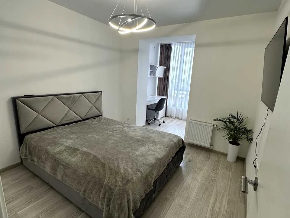 Apartment. Kul'parkivska st.