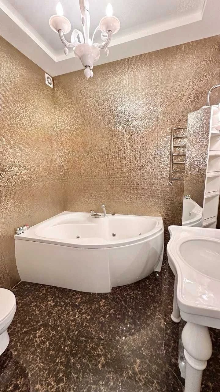 Без фото реального 2к квартири в ЖК RiverStone, Позняки, подвал.
