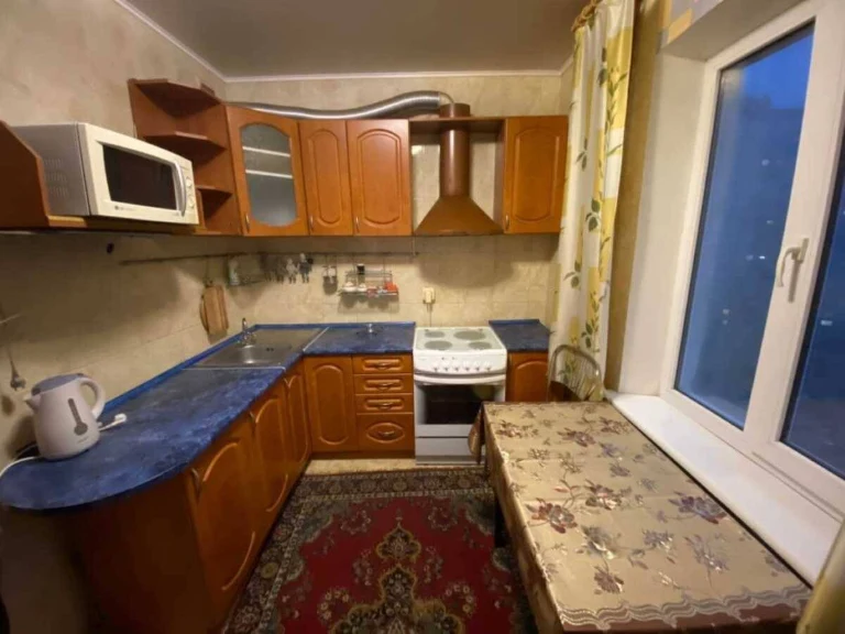 Rent long-term 1-bedroom apartment in Kyiv, Desniansky, Mykolaia Lavr