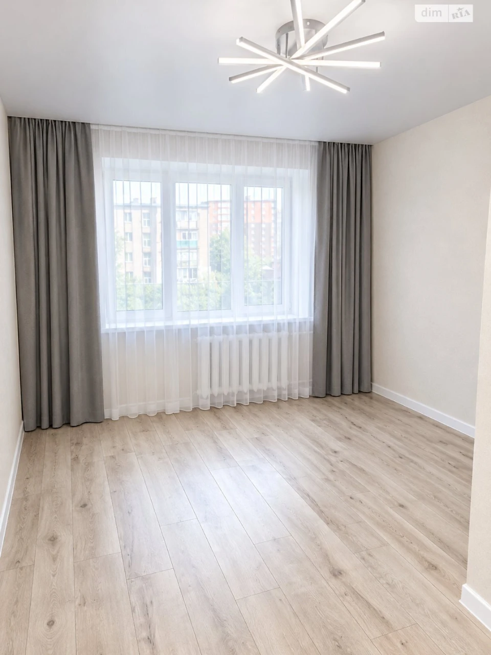 Киев: One-Bedroom Apartment for Sale