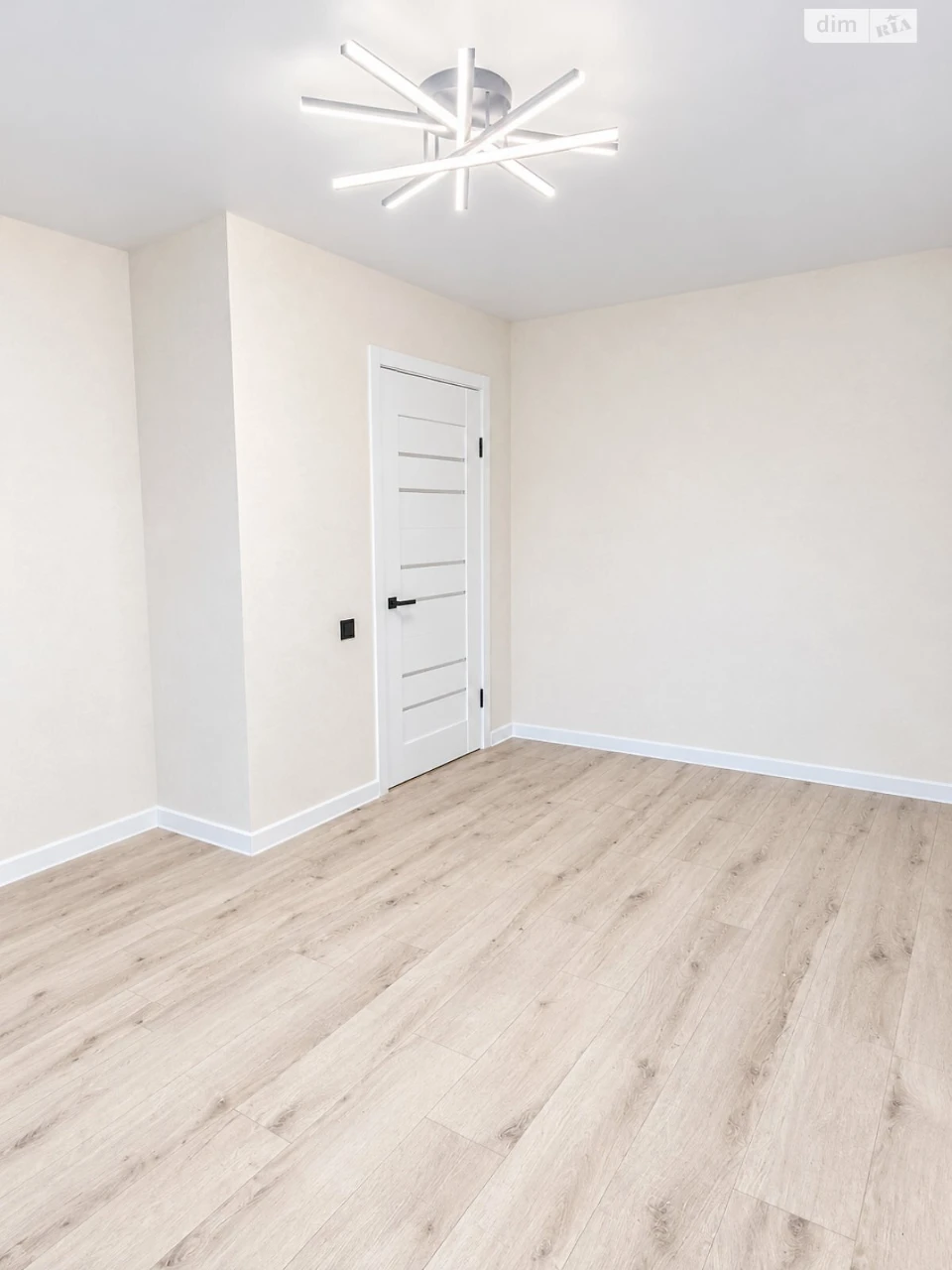 Киев: One-Bedroom Apartment for Sale