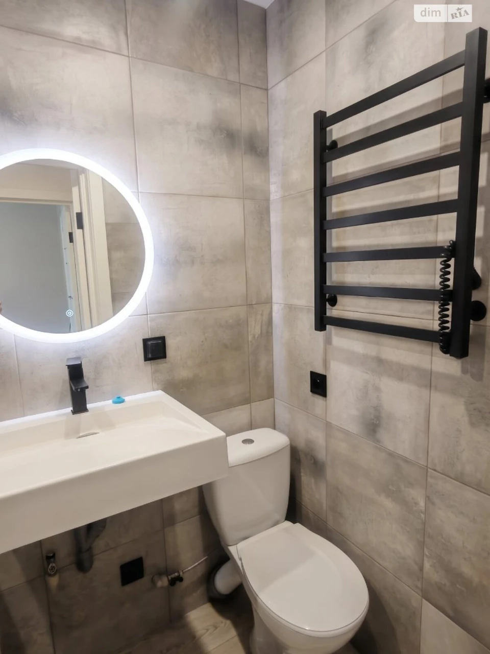 Киев: One-Bedroom Apartment for Sale