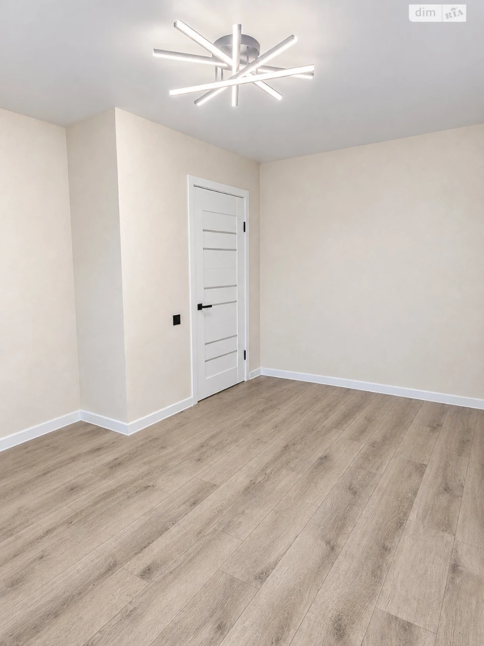 Киев: One-Bedroom Apartment for Sale