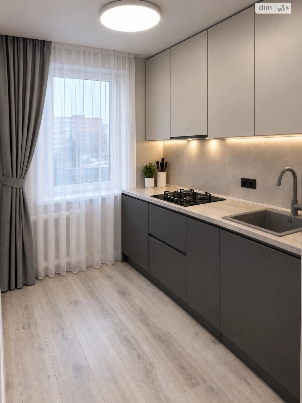 Киев: One-Bedroom Apartment for Sale