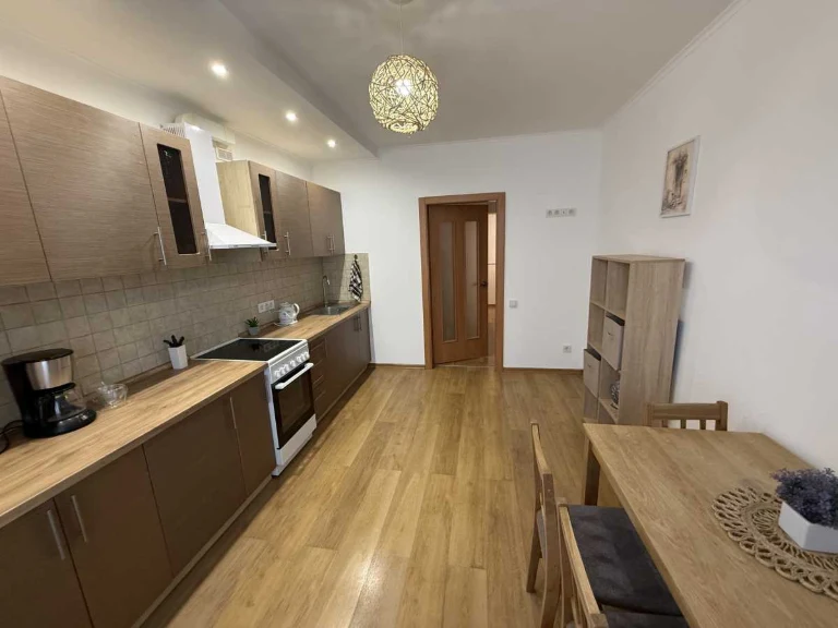 For Rent: Three-Room Apartment (91 m²) in Kyiv, Dniprodvyzh district