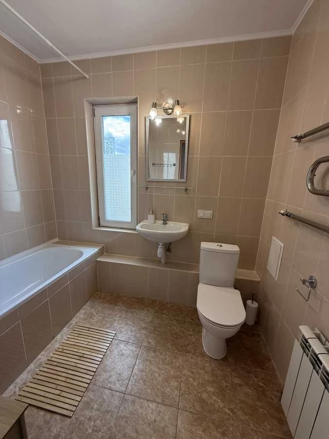 For Rent: Three-Room Apartment (91 m²) in Kyiv, Dniprodvyzh district