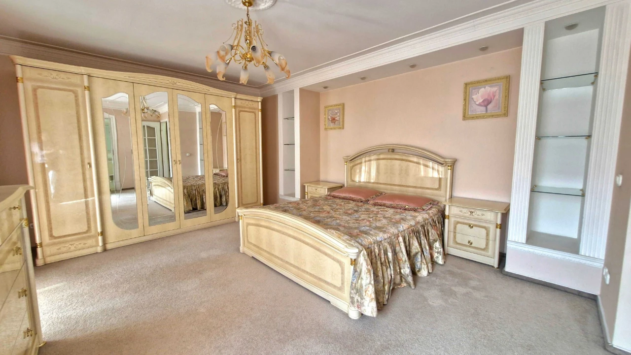 3-room apartment for sale at 4-8 Topoleva St., Solomianskyi District, Povitr Ave.