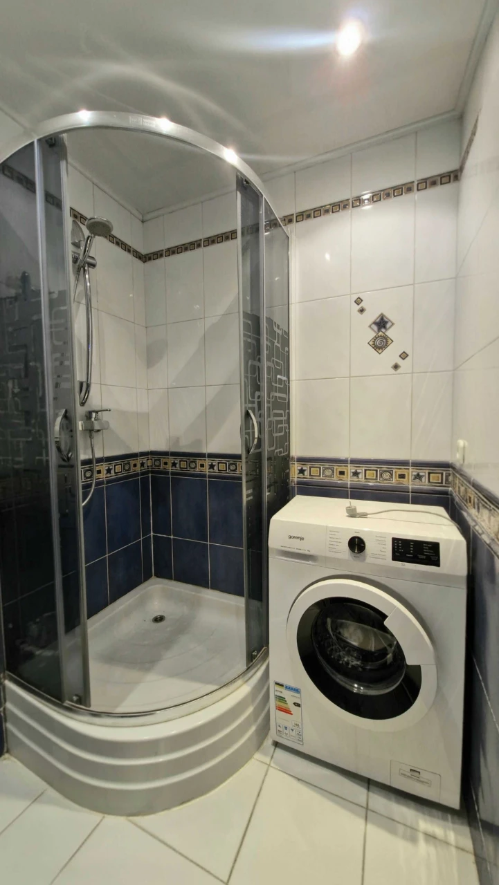 3-room apartment for sale at 4-8 Topoleva St., Solomianskyi District, Povitr Ave.