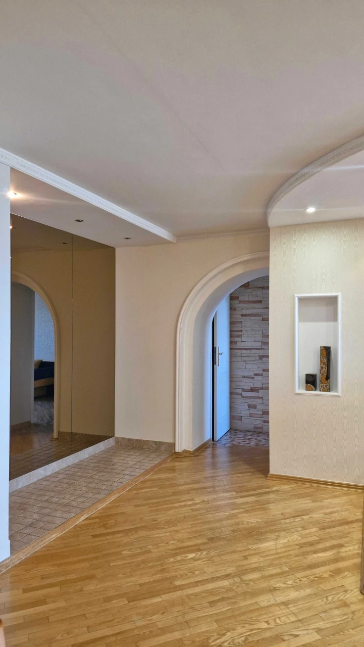 3-room apartment for sale at 4-8 Topoleva St., Solomianskyi District, Povitr Ave.