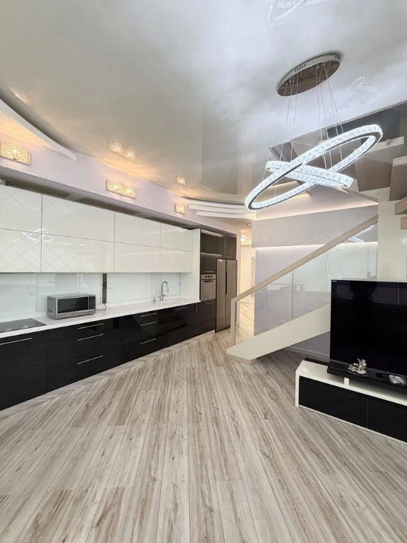Price below market! Arcadia two-story. 200 m2 private terrace
