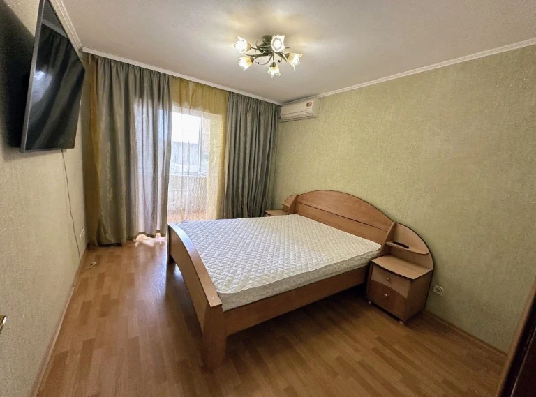 4к.кв.,ул. Иг.Бедзая,новый дом 2002г-75000$