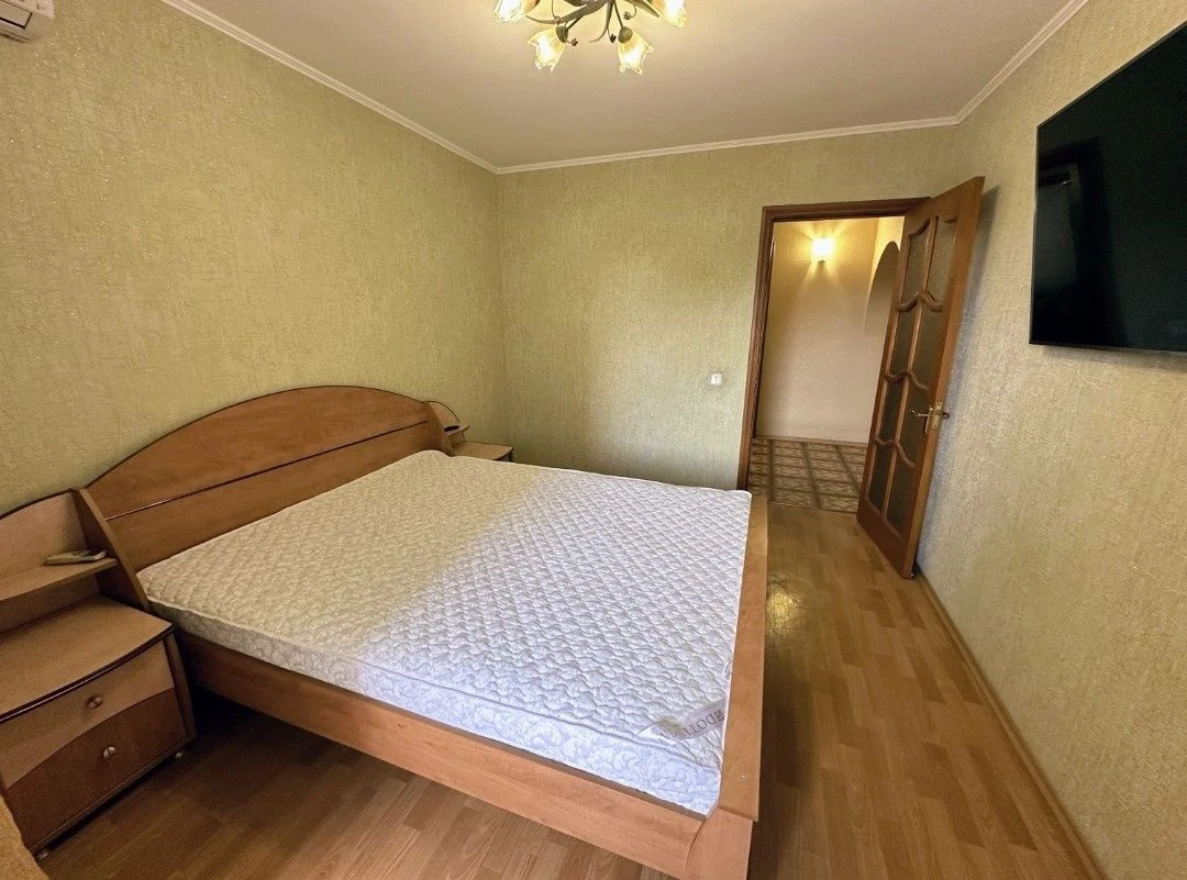 4к.кв.,ул. Иг.Бедзая,новый дом 2002г-75000$