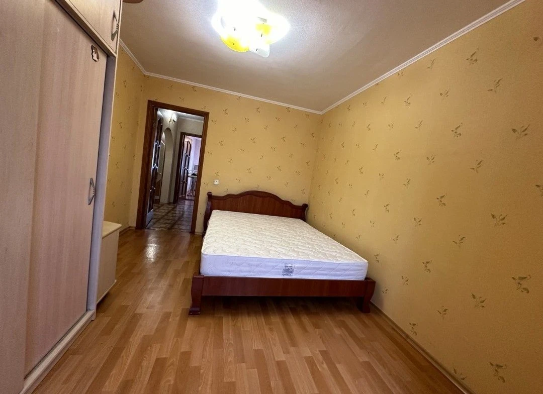 4к.кв.,ул. Иг.Бедзая,новый дом 2002г-75000$