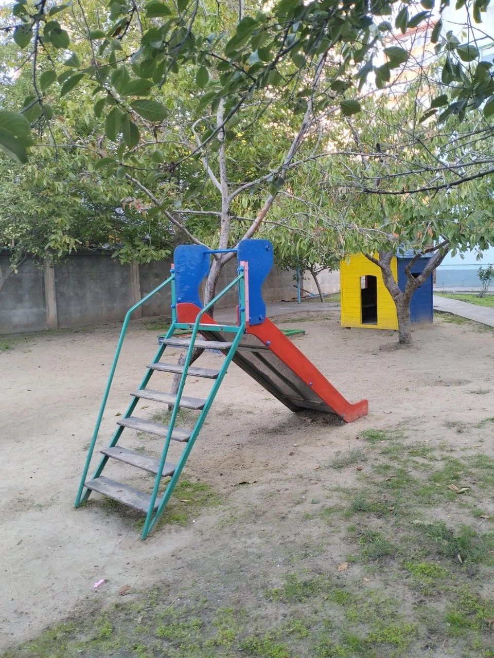4к.кв.,ул. Иг.Бедзая,новый дом 2002г-75000$