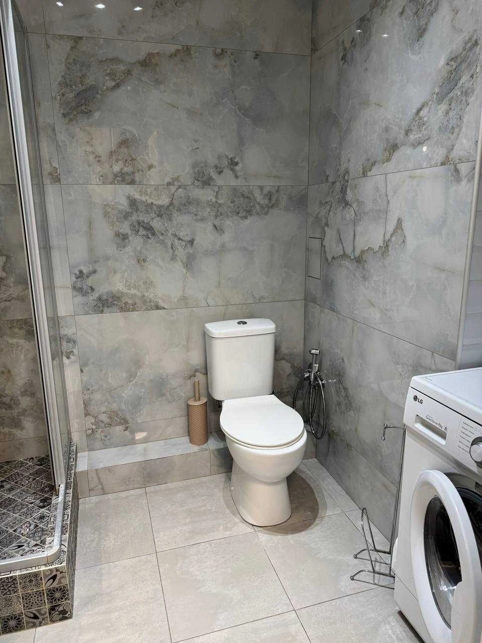Rent 1BR Apartment at 67B Brestyskyi Park Avenue, Floor 2