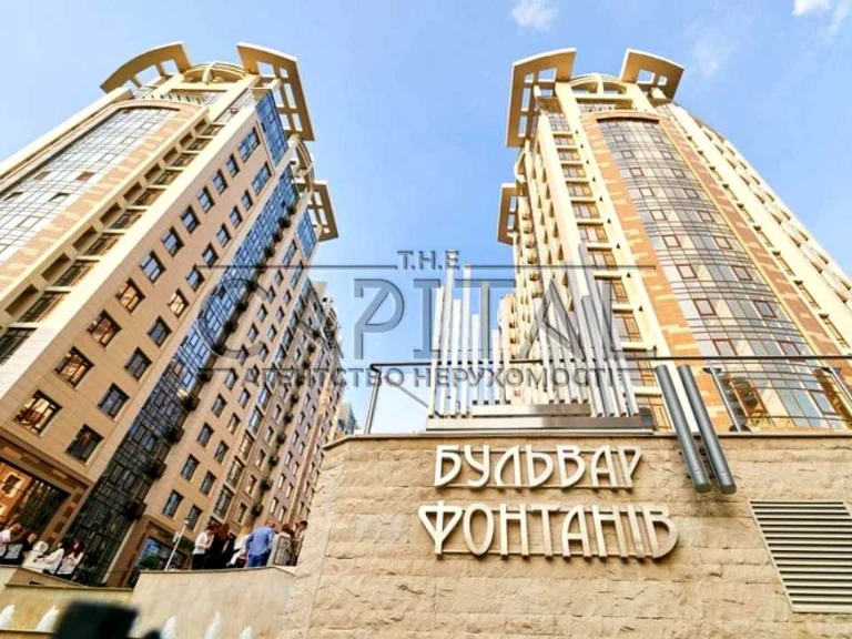Квартира. Киев, Саперное Поле ул.