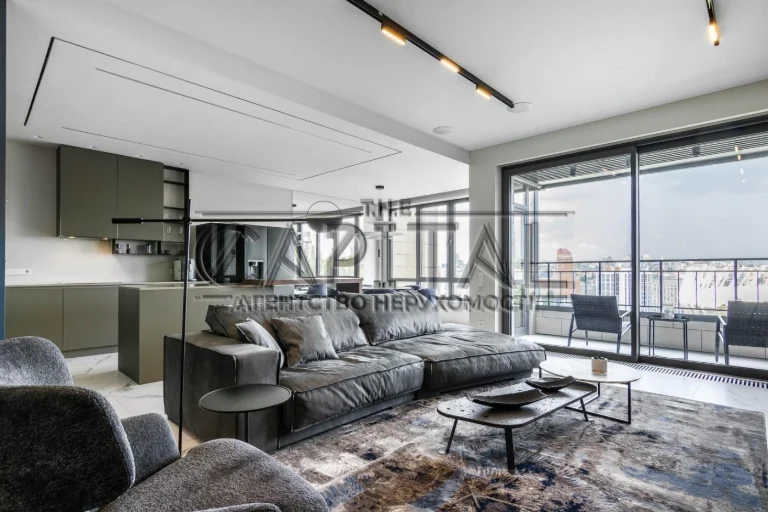 Exclusive 3-room apartment 130 sq m, "Chelsea Towe" residential complex