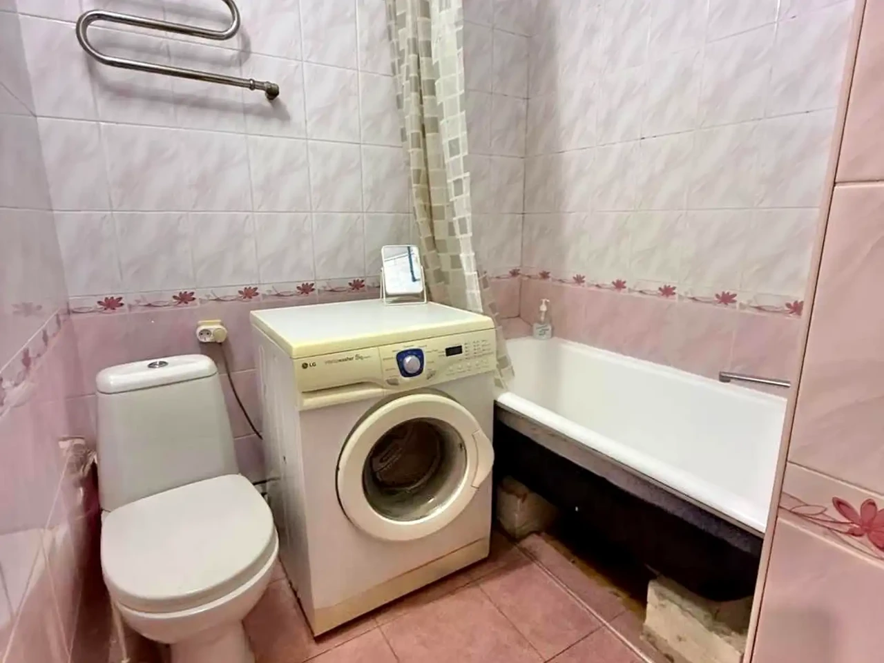 Продажа квартиры, 2 комнаты, 43.4 м² на 1 этаже.