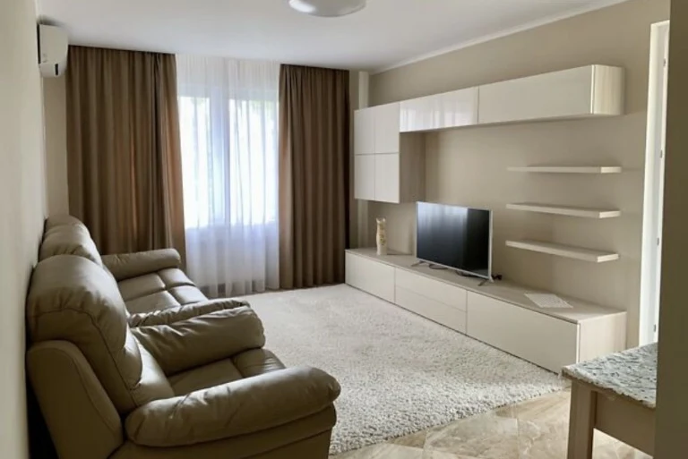 2-bedroom apartment renovated in the "Zoryane Misto 2" residential complex