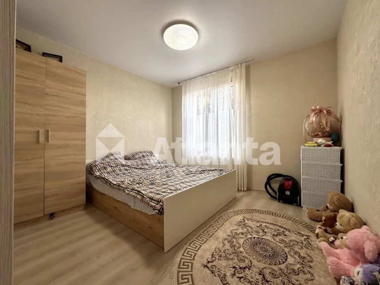 2-кімнатна квартира з ремонтом в новому будинку на вулиці Ум