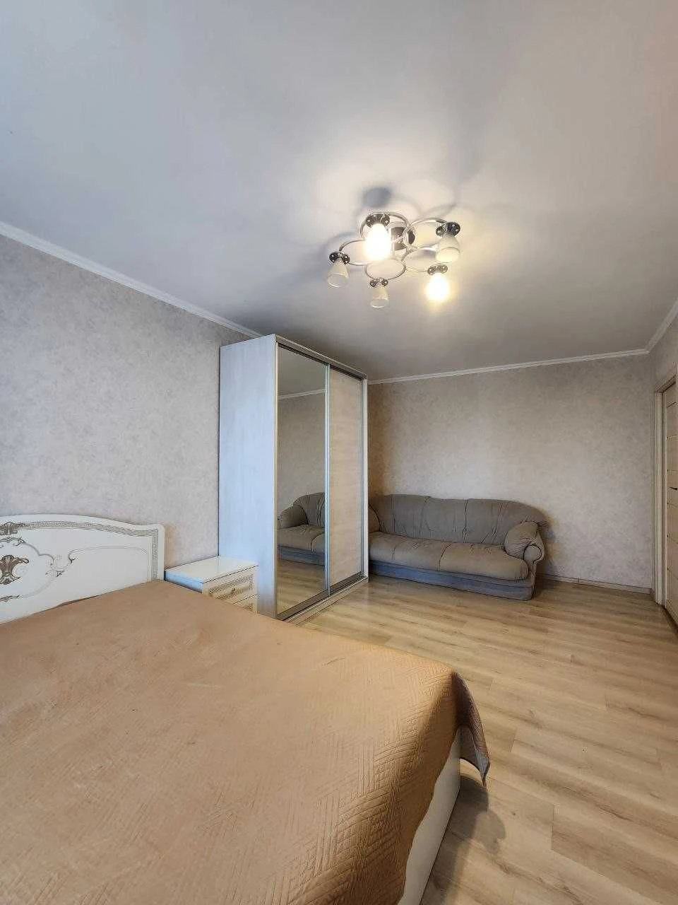 Продам 2-комн. квартиру в Центре на ул. Екатериненской /Кирп
