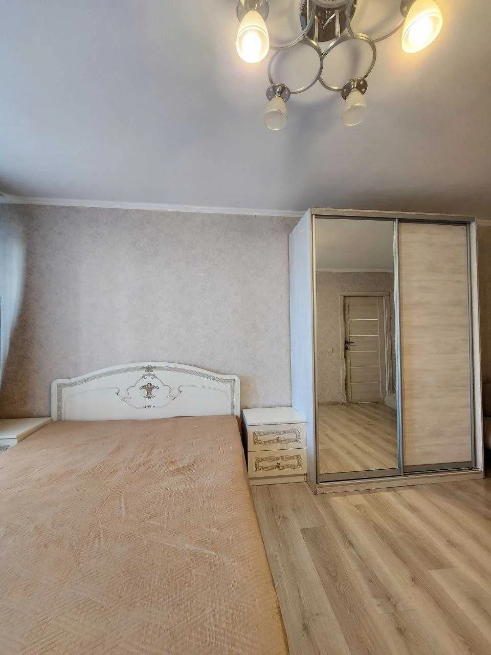 Продам 2-комн. квартиру в Центре на ул. Екатериненской /Кирп