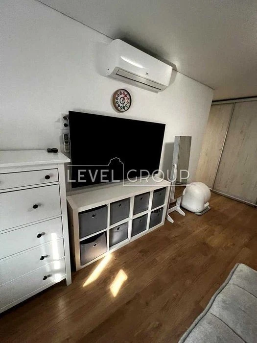 2-room apartment 60 sq m. Yevhena Konovaltsa 15k/1 Pecs