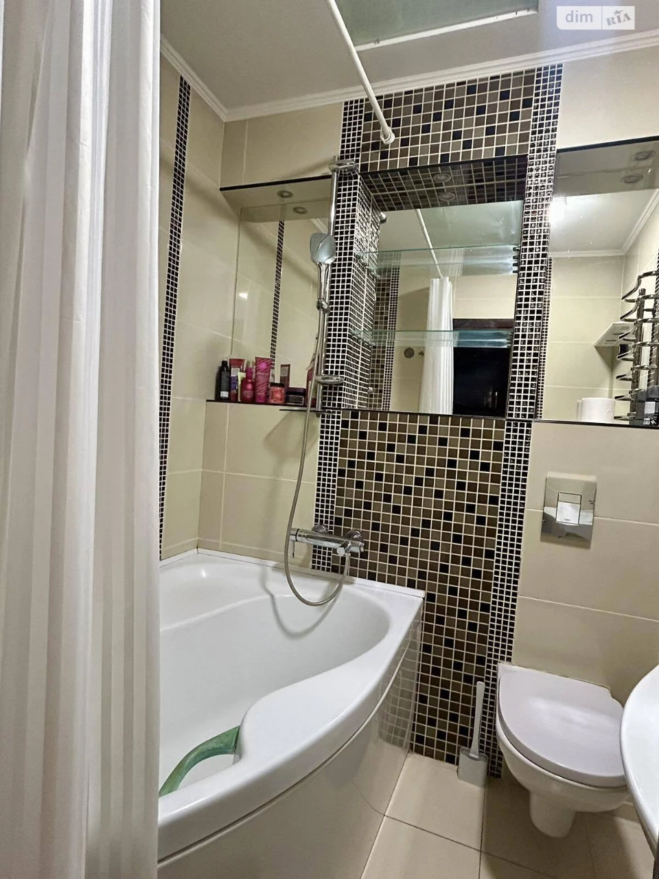 Long-Term Rental Apartment, Pozniaky